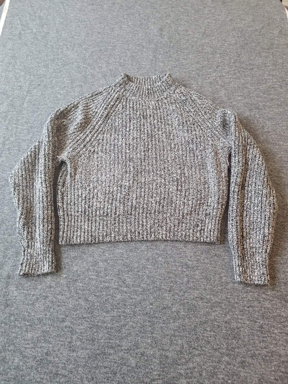 Universal Thread Gray Cropped Mock Turtleneck Sweater